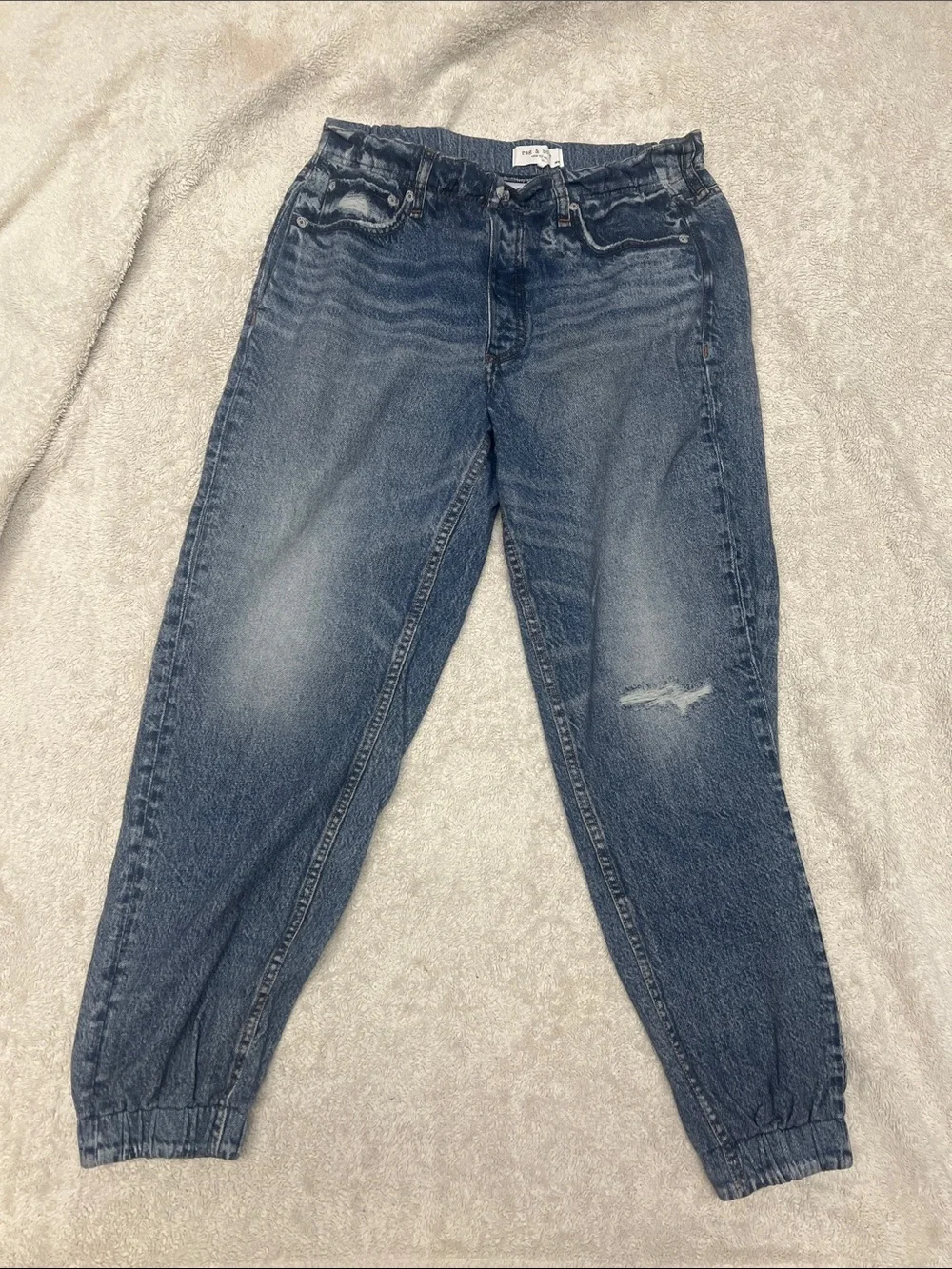 rag & bone Distressed Jogger Jeans in Medium Blue Sweatshirt Stretch Material